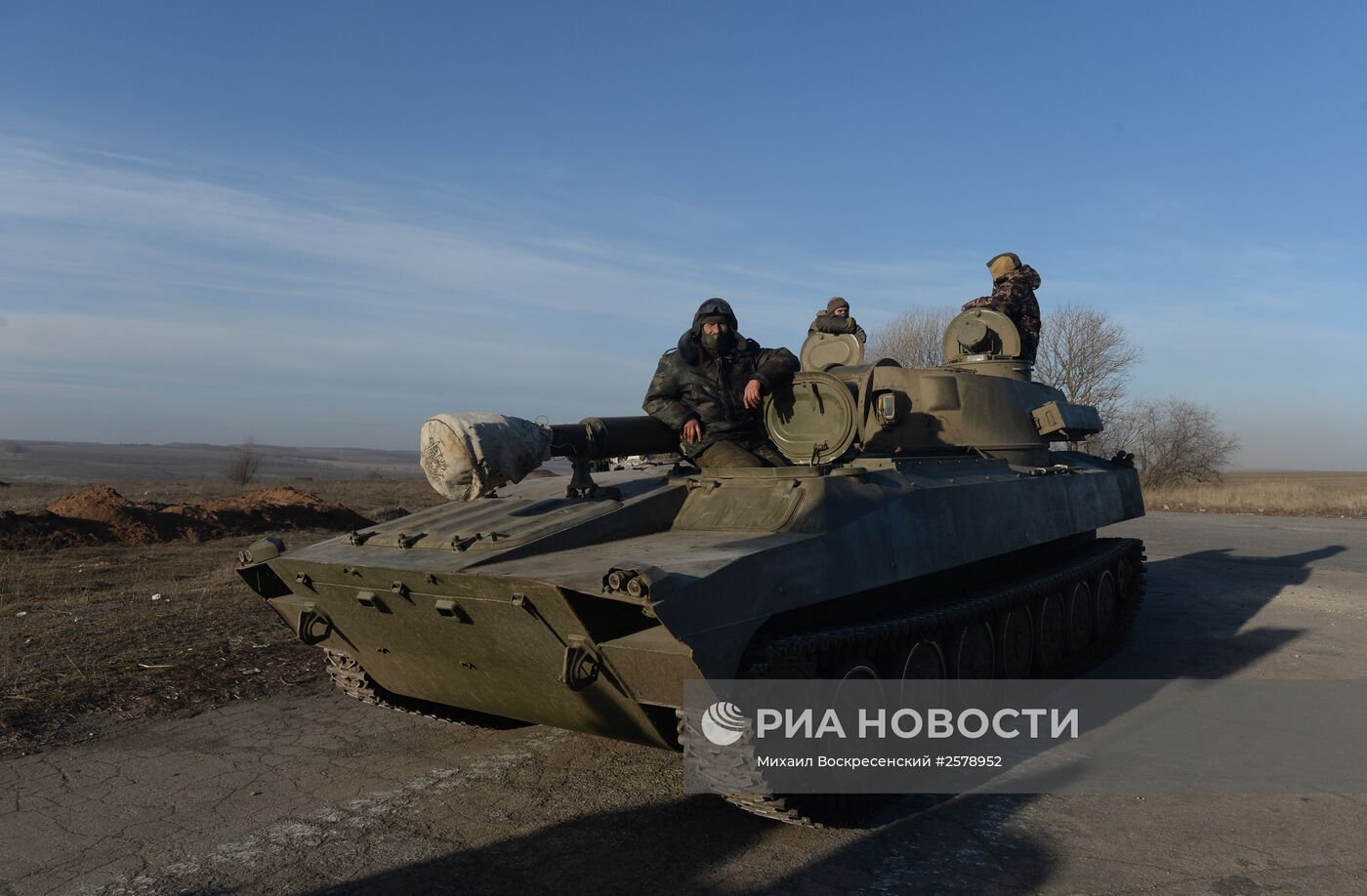 Отвод колонны тяжелой военной техники ДНР из Донецкой области