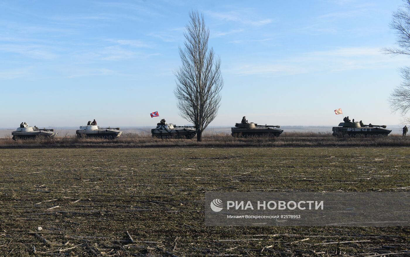 Отвод колонны тяжелой военной техники ДНР из Донецкой области