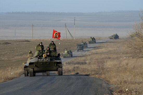 Отвод колонны тяжелой военной техники ДНР из Донецкой области