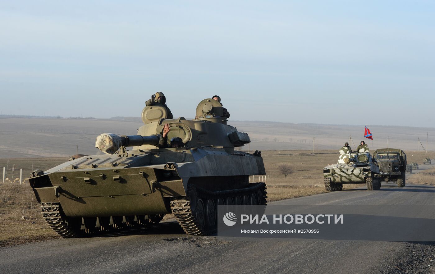 Отвод колонны тяжелой военной техники ДНР из Донецкой области