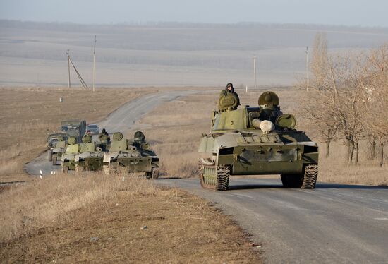 Отвод колонны тяжелой военной техники ДНР из Донецкой области