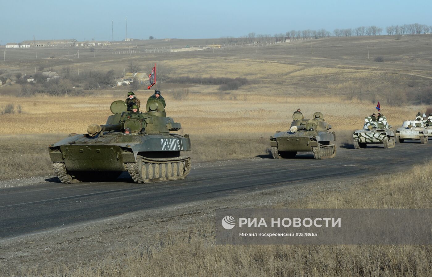 Отвод колонны тяжелой военной техники ДНР из Донецкой области