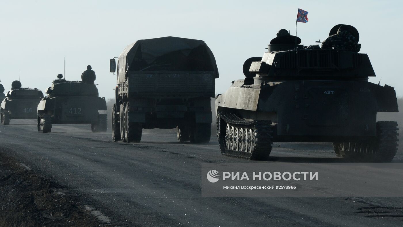 Отвод колонны тяжелой военной техники ДНР из Донецкой области