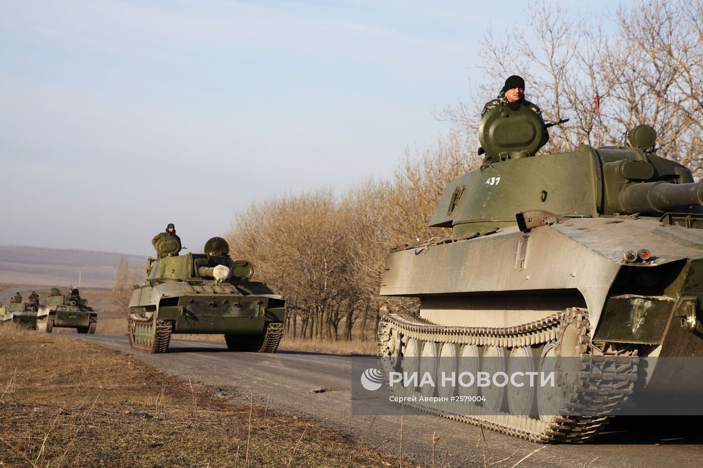 Отвод колонны тяжелой военной техники ДНР из Донецкой области