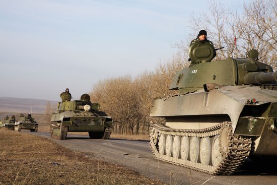 Отвод колонны тяжелой военной техники ДНР из Донецкой области