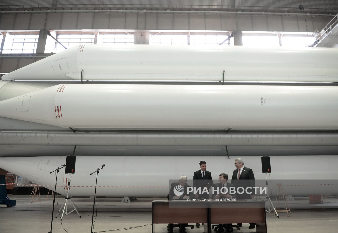 Сборка ракет-носителей "Протон" в центре имени Хруничева