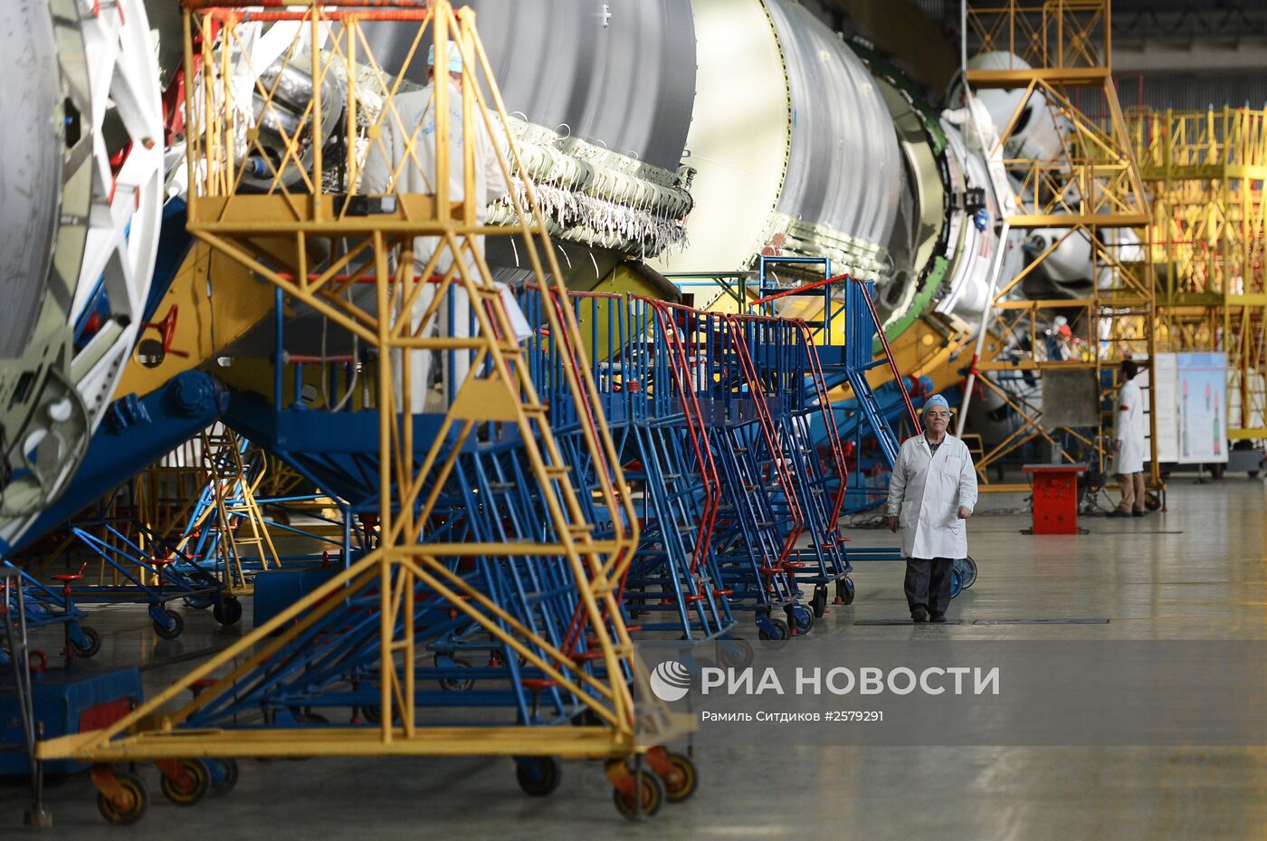 Сборка ракет-носителей "Протон" в центре имени Хруничева