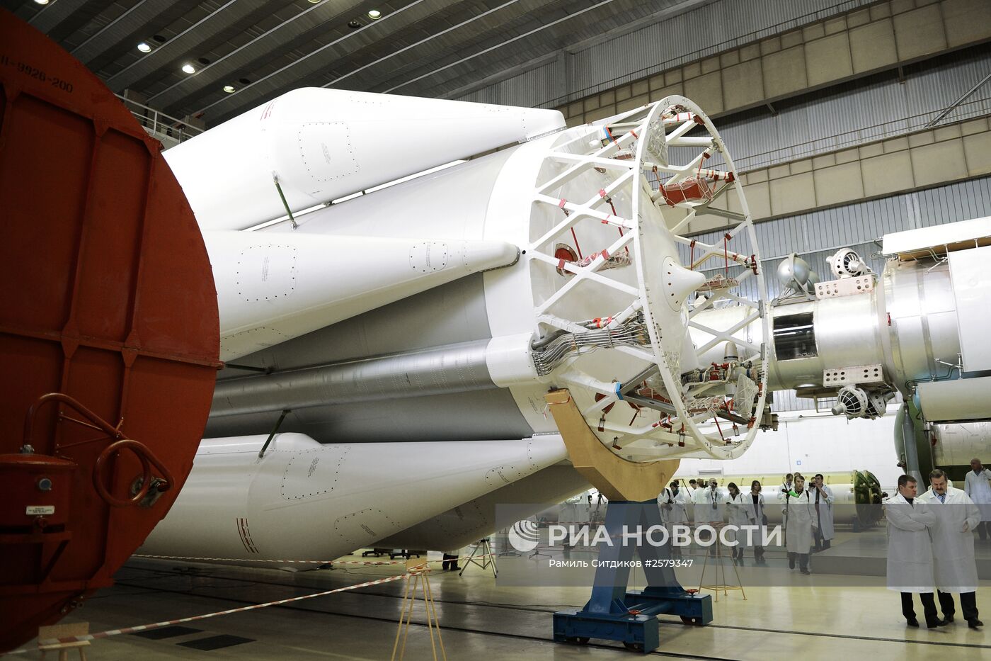 Сборка ракет-носителей "Протон" в центре имени Хруничева