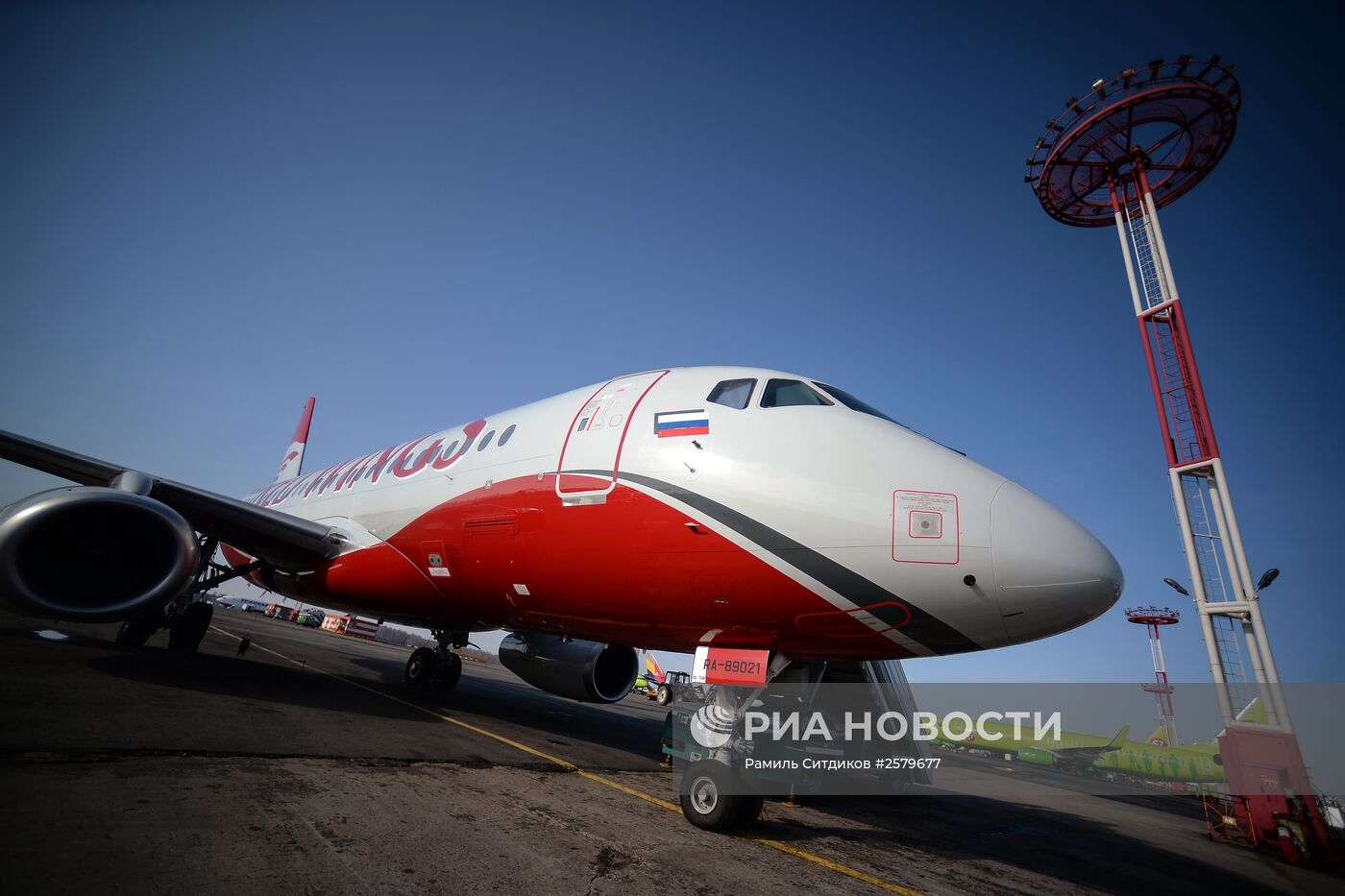 Передача в эксплуатацию самолета SSJ-100 авиакомпании Red Wings