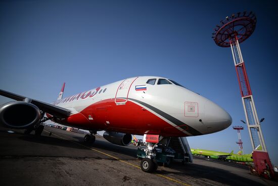 Передача в эксплуатацию самолета SSJ-100 авиакомпании Red Wings