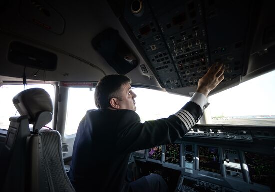 Передача в эксплуатацию самолета SSJ-100 авиакомпании Red Wings