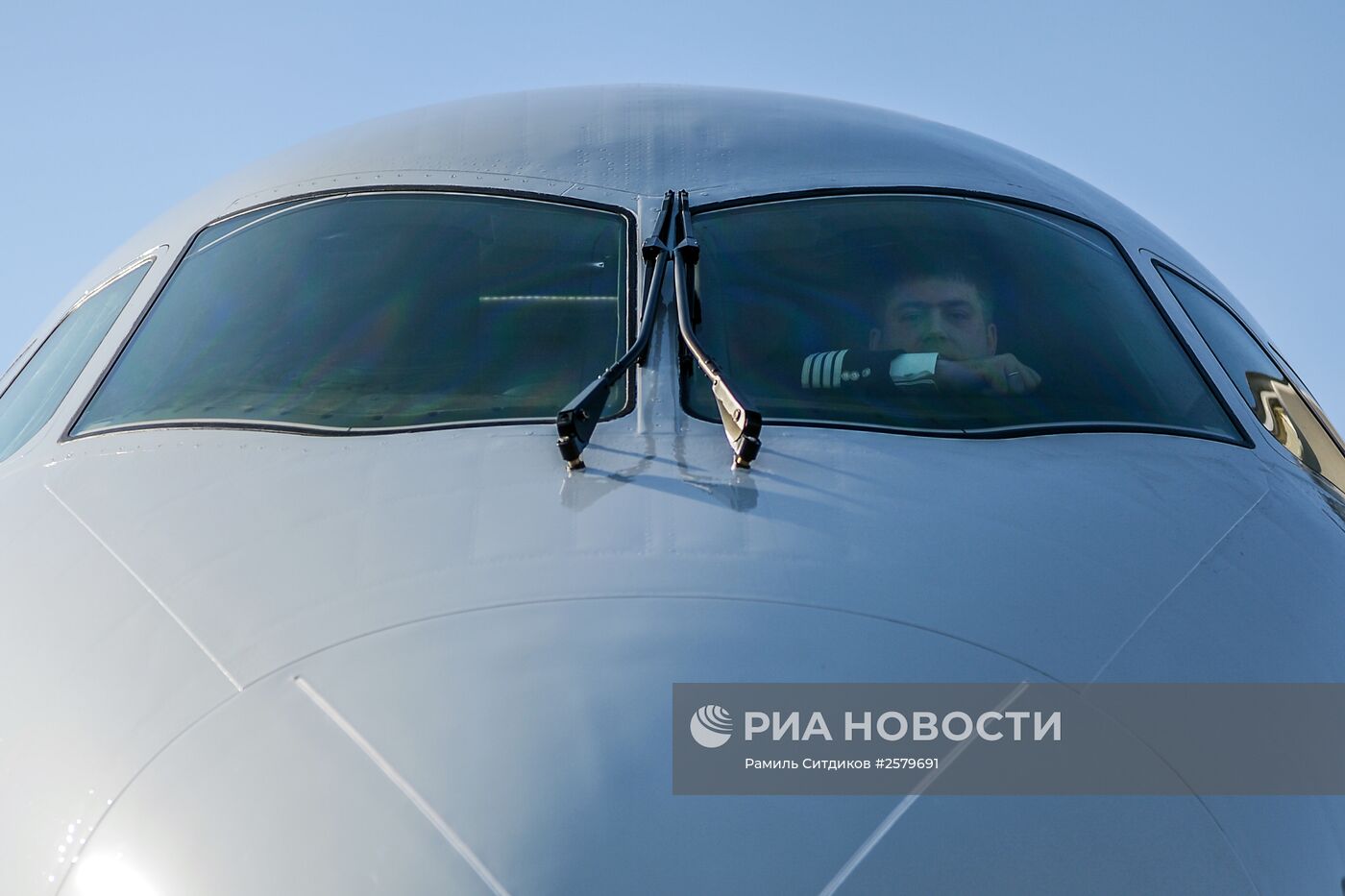 Передача в эксплуатацию самолета SSJ-100 авиакомпании Red Wings