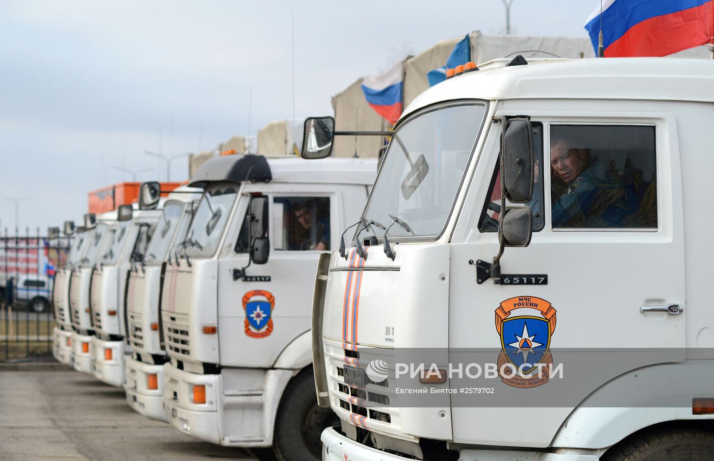 Шестнадцатый гуманитарный конвой для жителей юго-востока Украины сформирован в Ростовской области