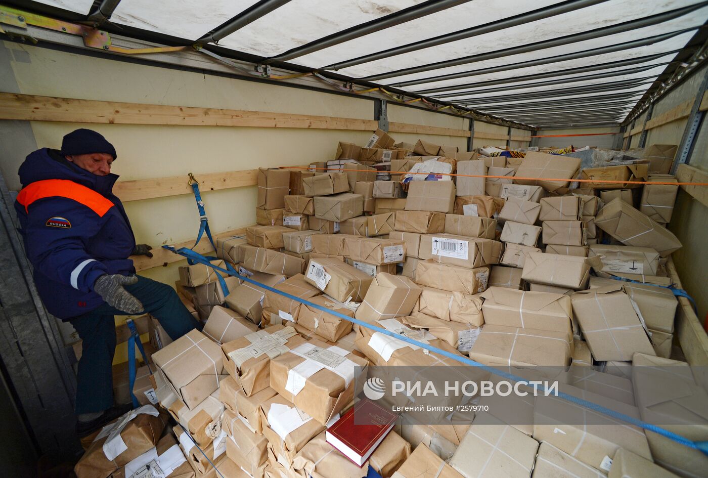 Шестнадцатый гуманитарный конвой для жителей юго-востока Украины сформирован в Ростовской области
