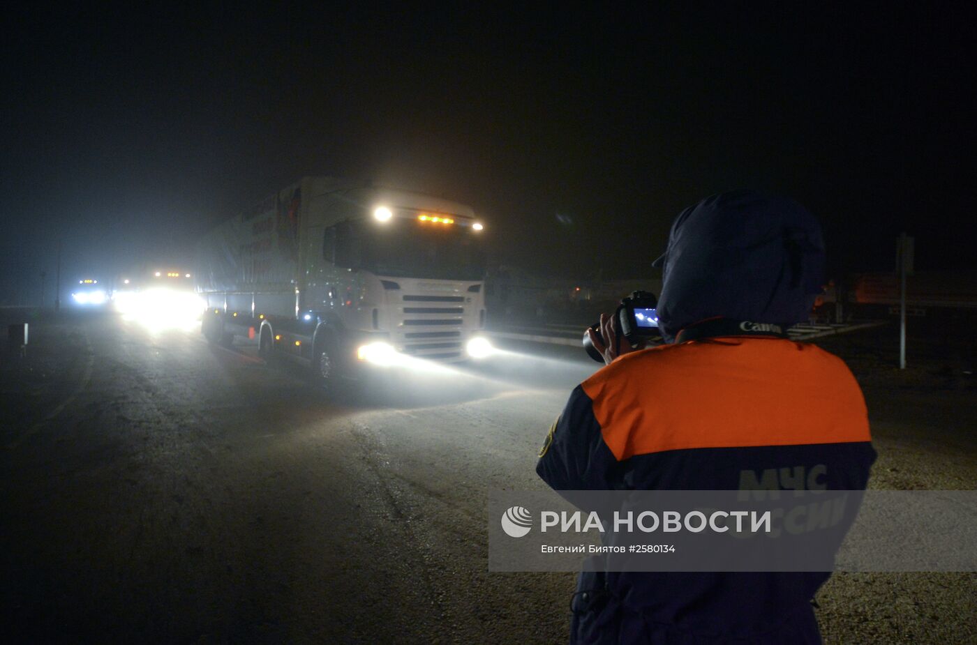 Шестнадцатый гуманитарный конвой для жителей юго-востока Украины прибыл на КПП "Донецк"