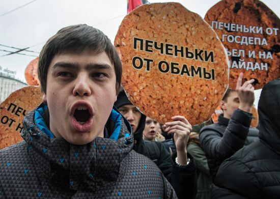 Пикет движения "Антимайдан" напротив офиса "Радио Свобода" в Москве