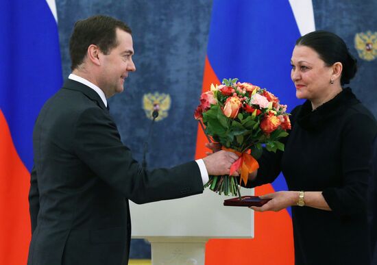 Премьер-министр РФ Д.Медведев вручил премии правительства РФ 2014 года в области культуры