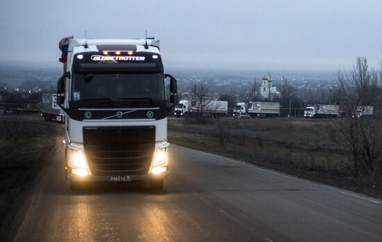 Шестнадцатый российский конвой доставил гуманитарную помощь в Луганск
