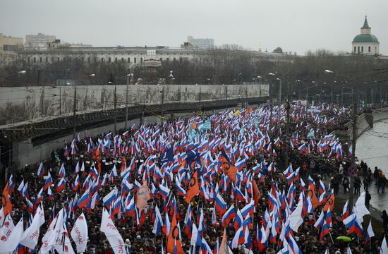 Траурный марш в память о политике Б.Немцове в Москве