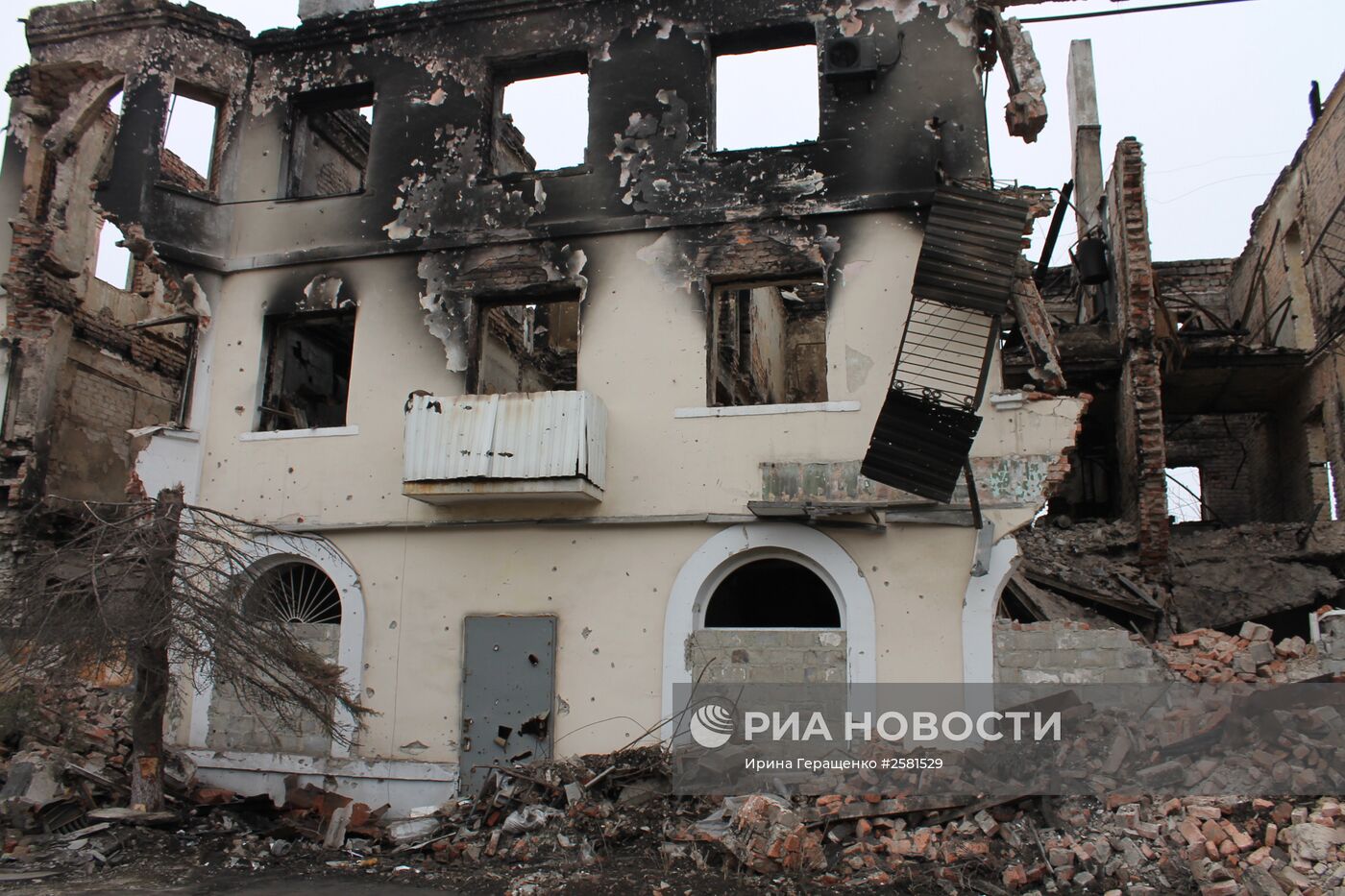Разрушенные дома в Углегорске
