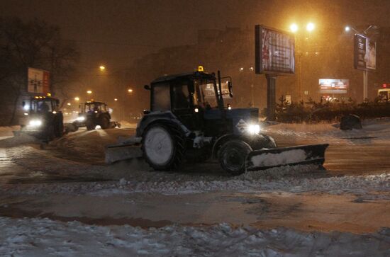 Снегопад и штормовой ветер во Владивостоке