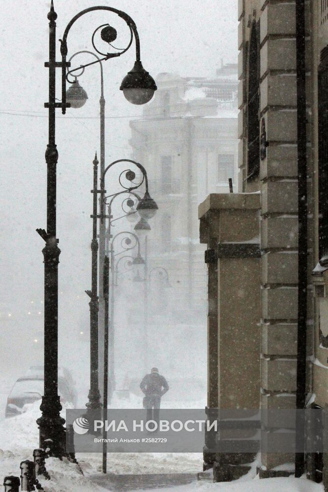 Снегопад и штормовой ветер во Владивостоке