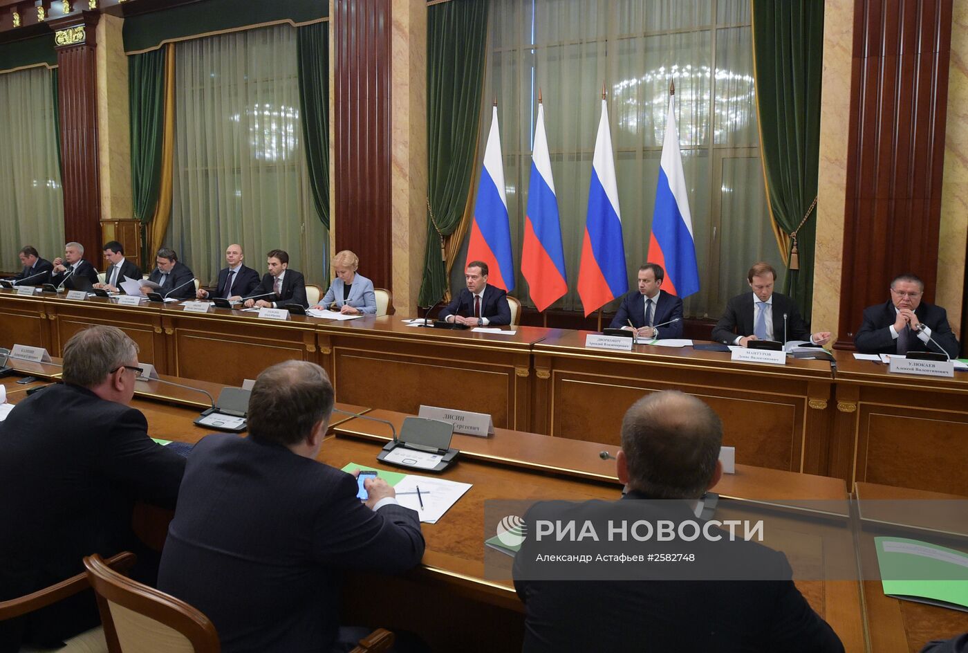 Премьер-министр РФ Д.Медведев провел встречу с представителями бизнеса в Москве