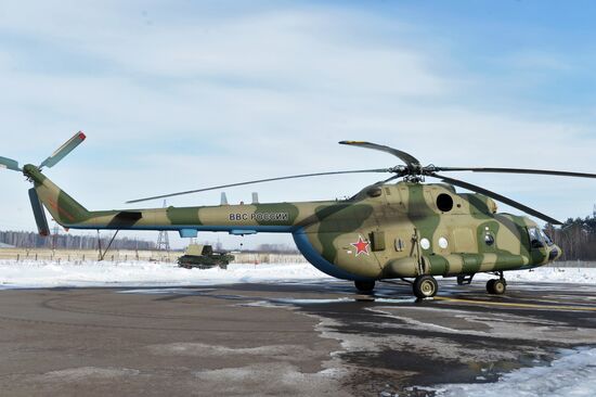 Вертолеты Ми-8 МТВ-5-1 с комплексами РЭБ "Рычаг-АВ" переданы ВВС России