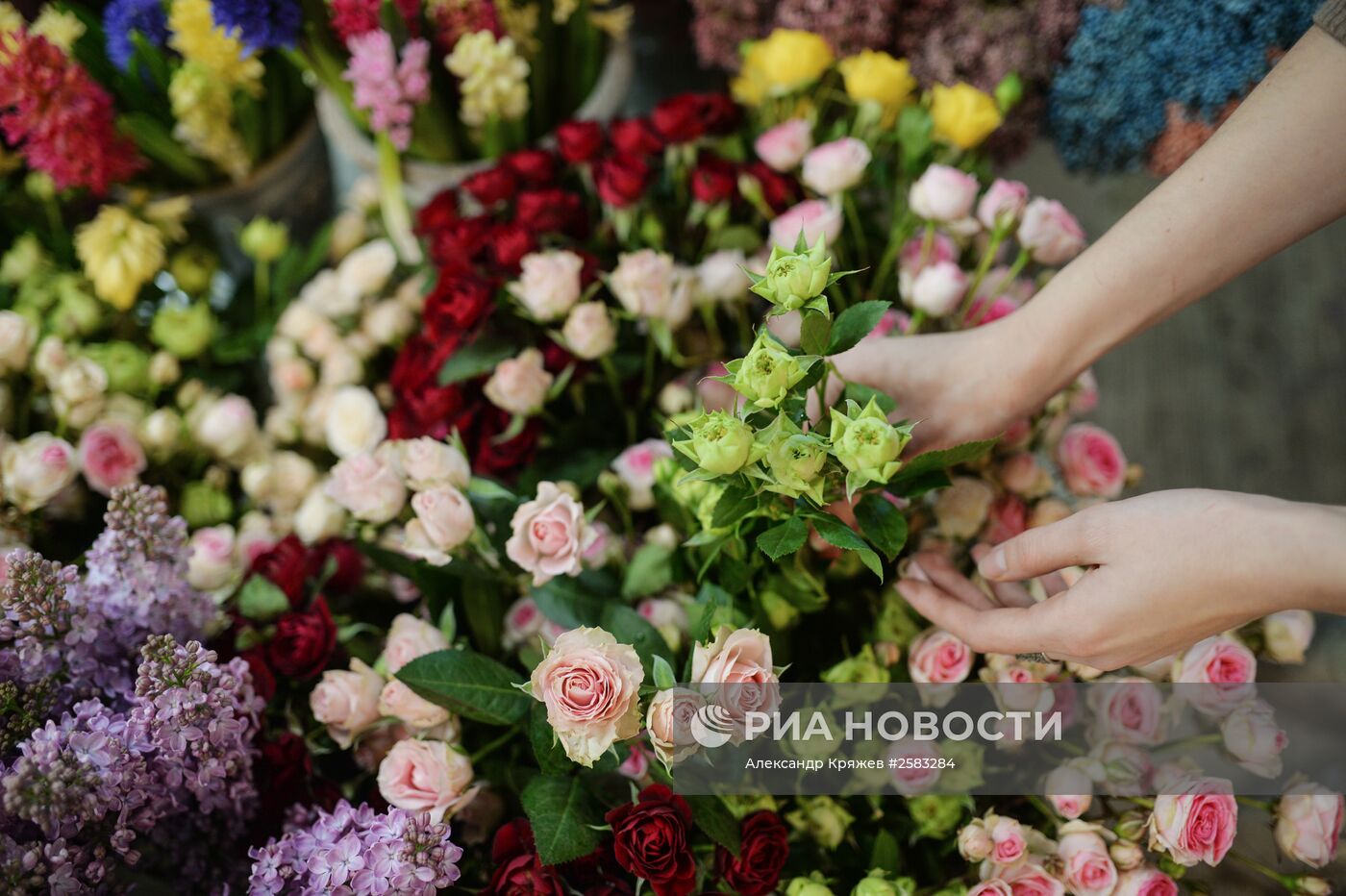 Продажа цветов в преддверии праздника 8 марта в Новосибирске