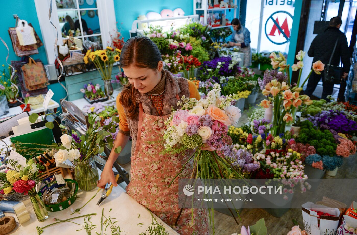 Продажа цветов в преддверии праздника 8 марта в Новосибирске