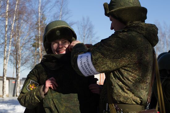 Общевойсковая подготовка служащих по контракту женщин в Ленинградской области