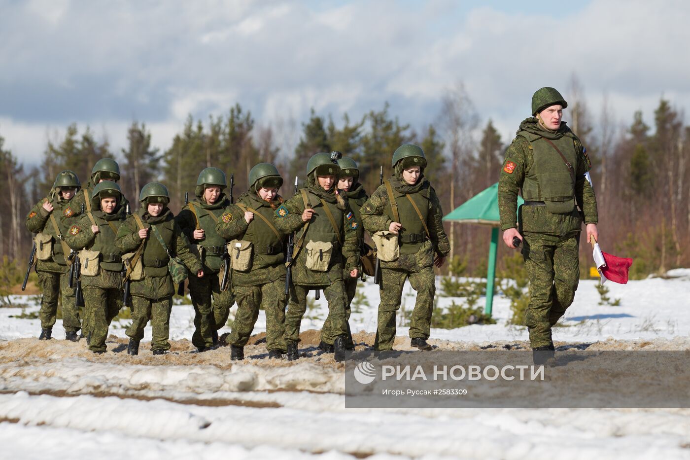 Общевойсковая подготовка служащих по контракту женщин в Ленинградской области