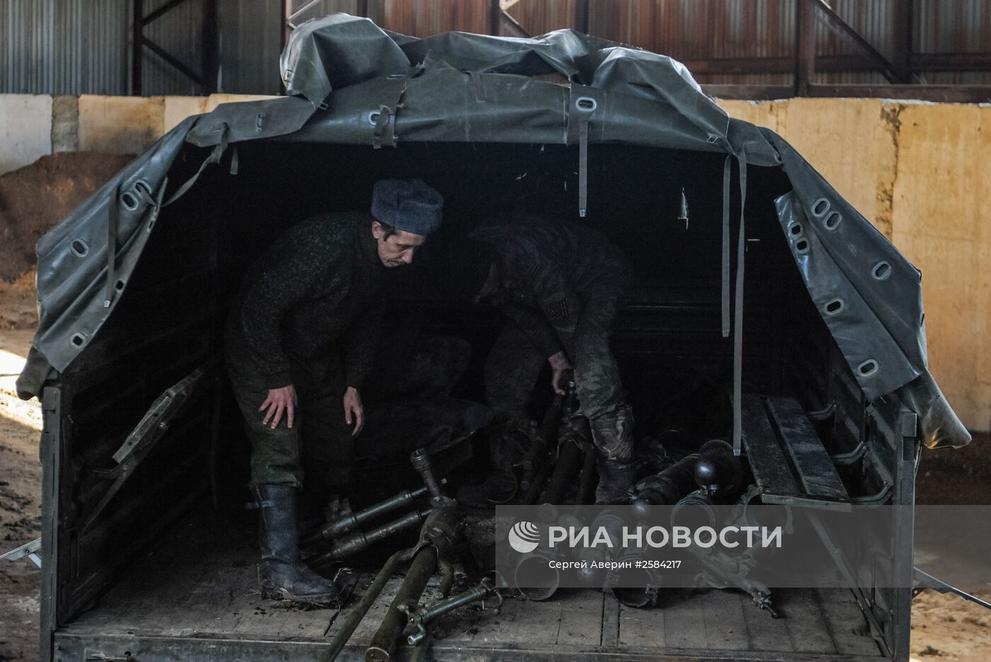 Ополчение ДНР отводит минометы из Донецка