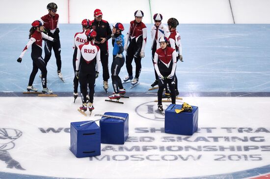 Шорт-трек. Тренировка спортсменов перед началом чемпионата мира