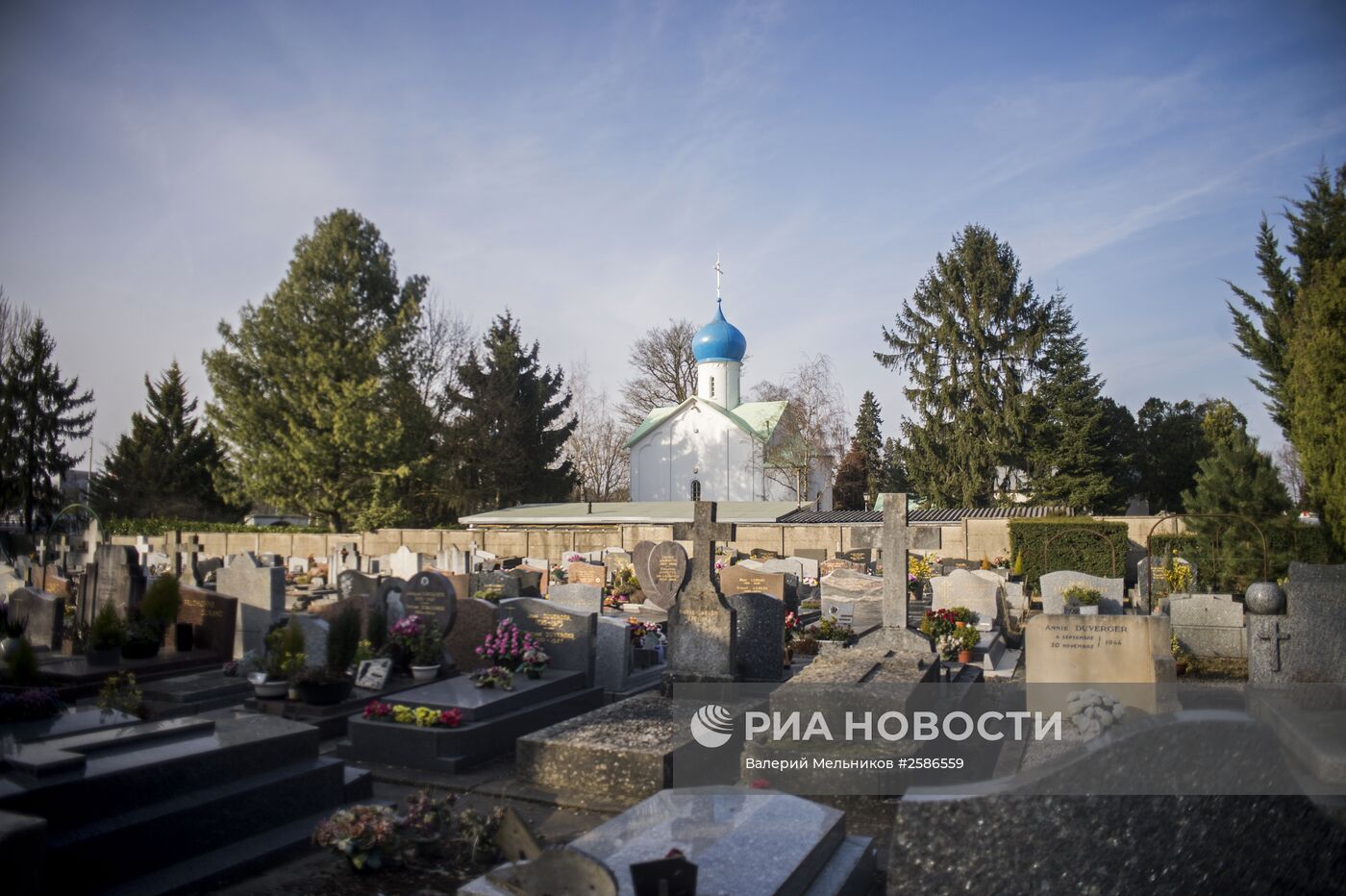 Кладбище Сент-Женевьев-де-Буа во Франции