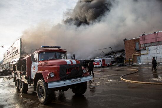 Пожар в торговом центре "Адмирал" в Казани