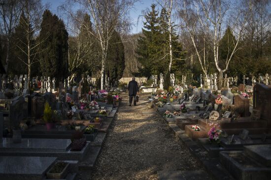 Кладбище Сент-Женевьев-де-Буа во Франции