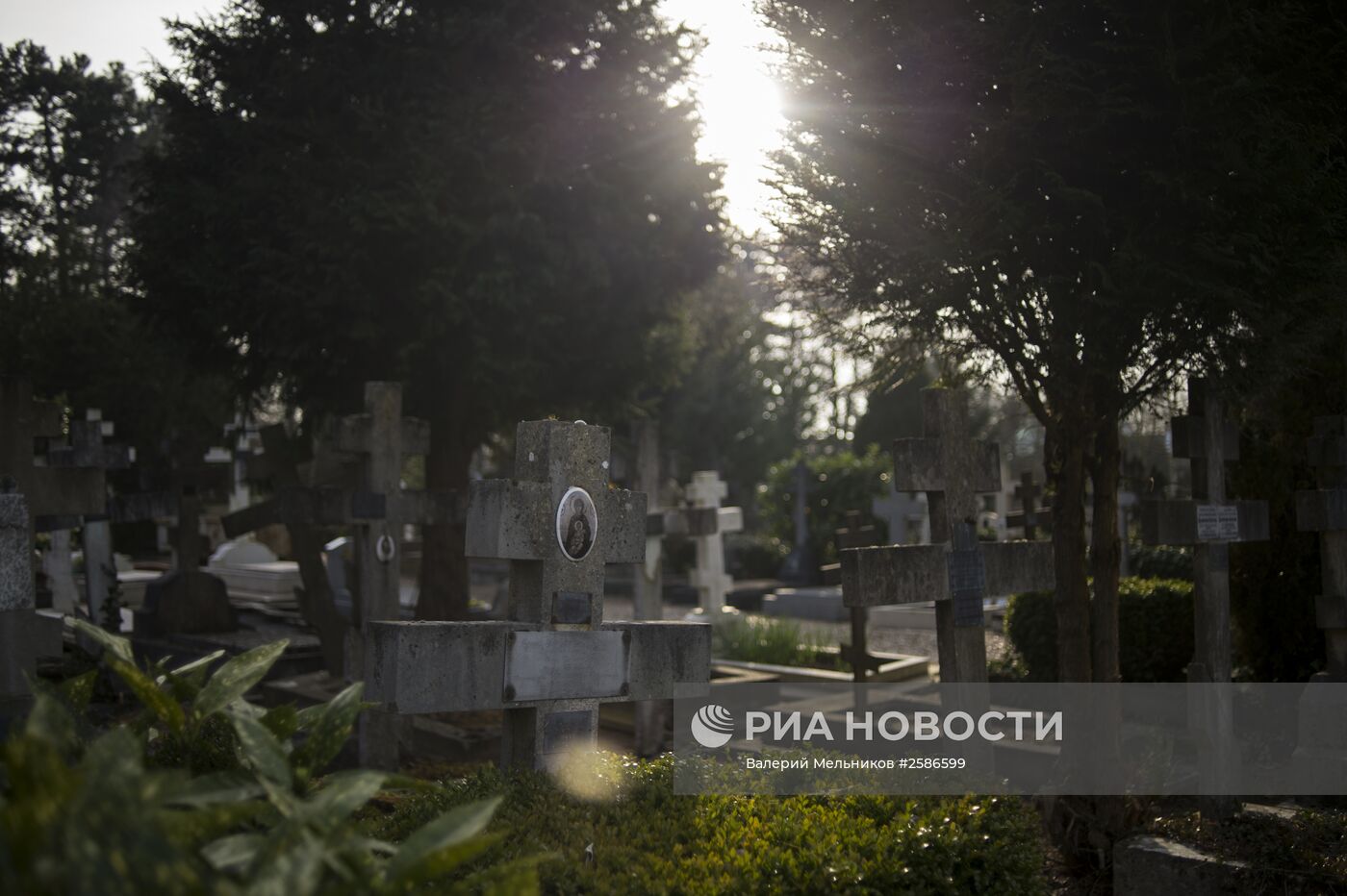 Кладбище Сент-Женевьев-де-Буа во Франции