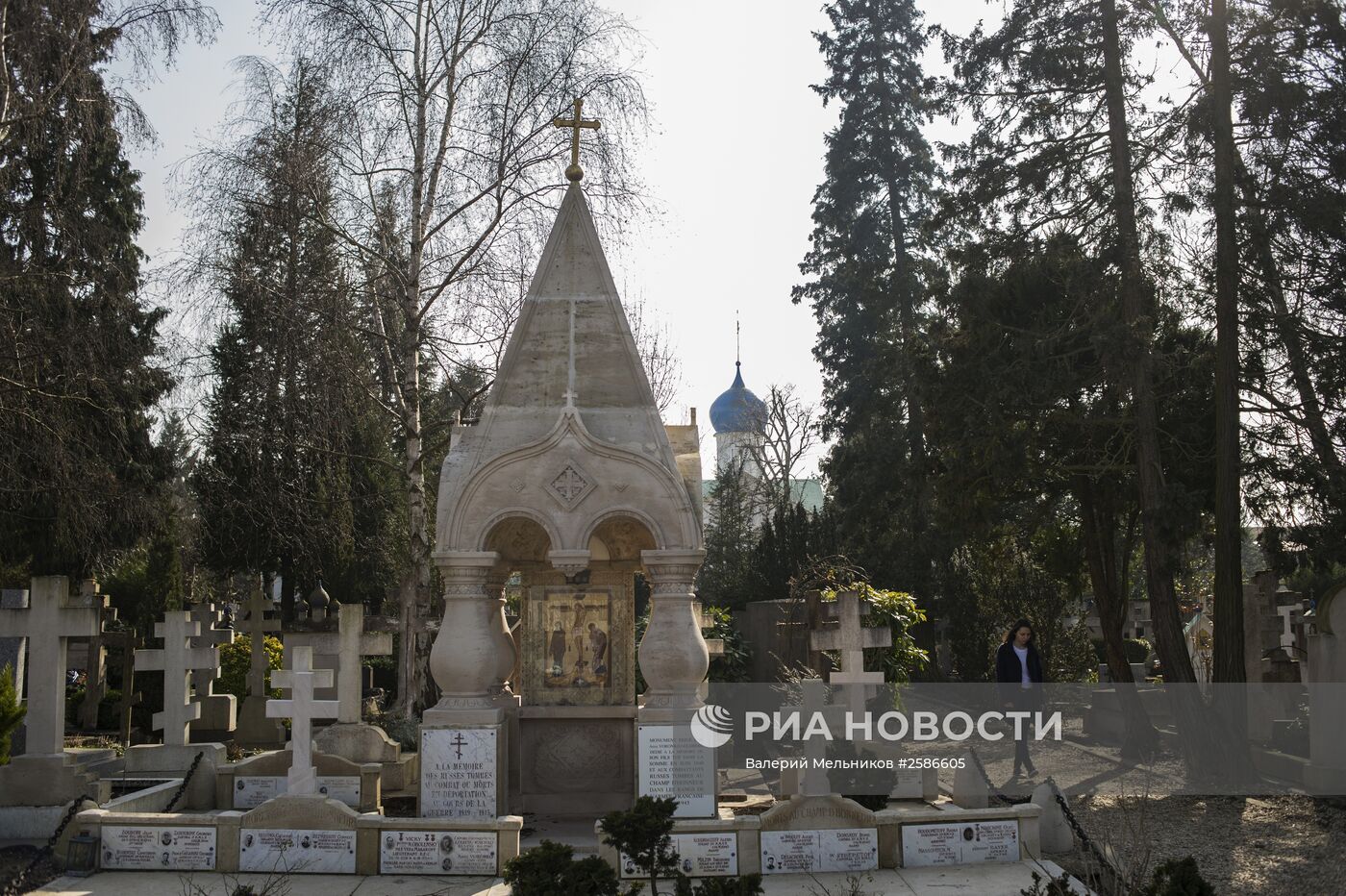 Кладбище Сент-Женевьев-де-Буа во Франции