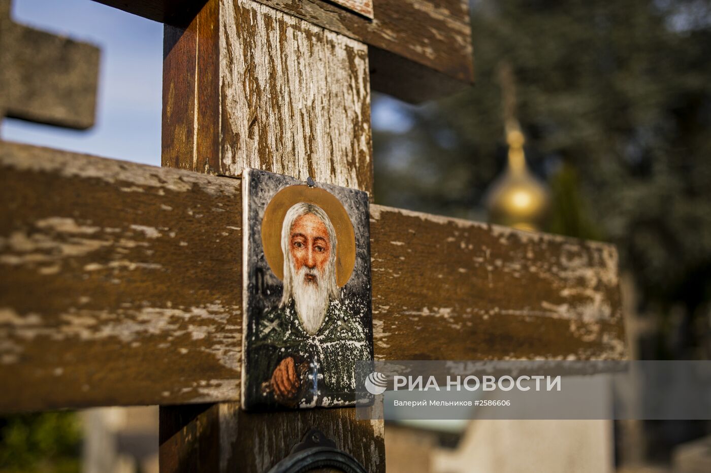 Кладбище Сент-Женевьев-де-Буа во Франции