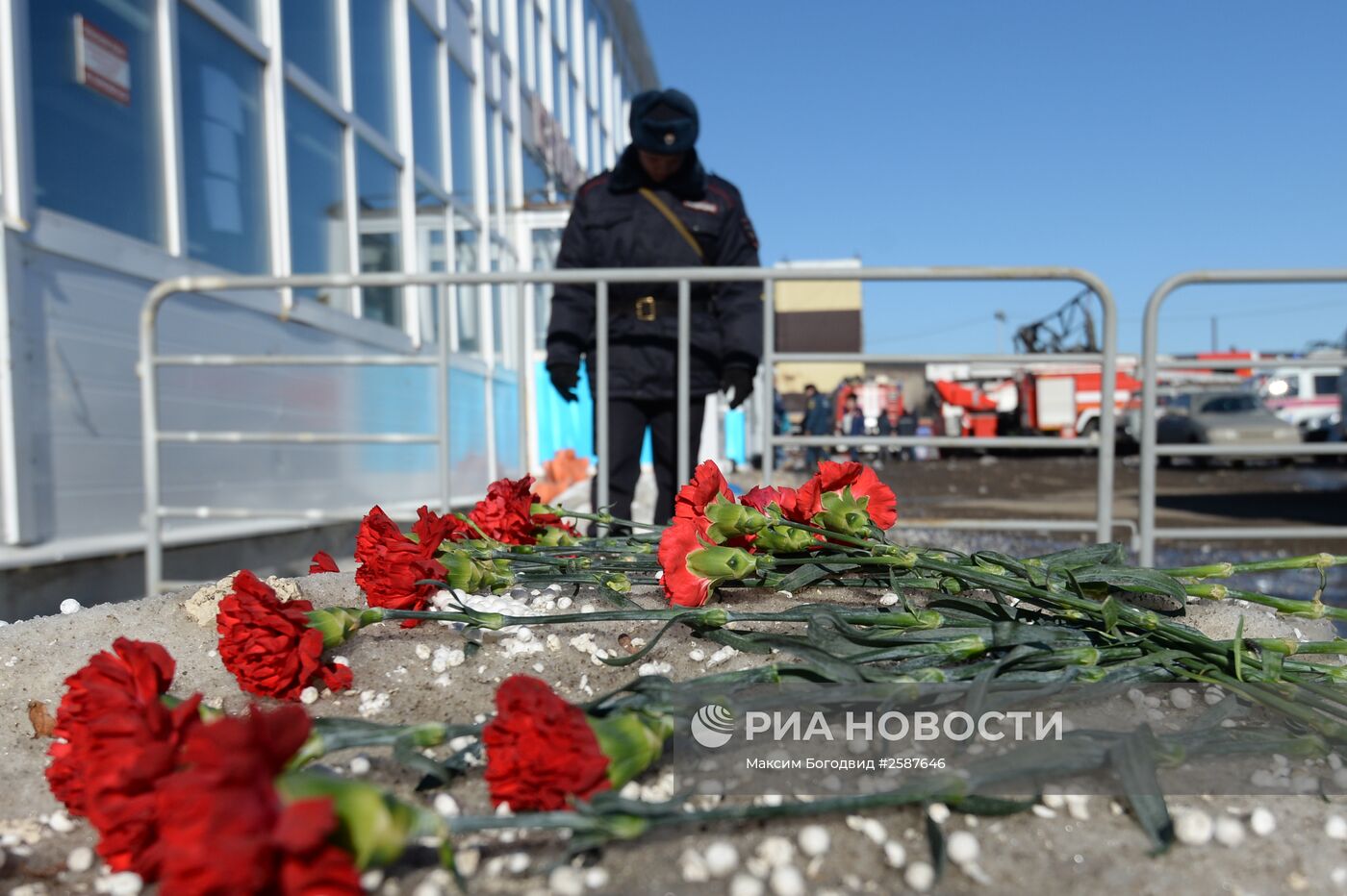 День траура в память о погибших при пожаре в торговом центре "Адмирал"
