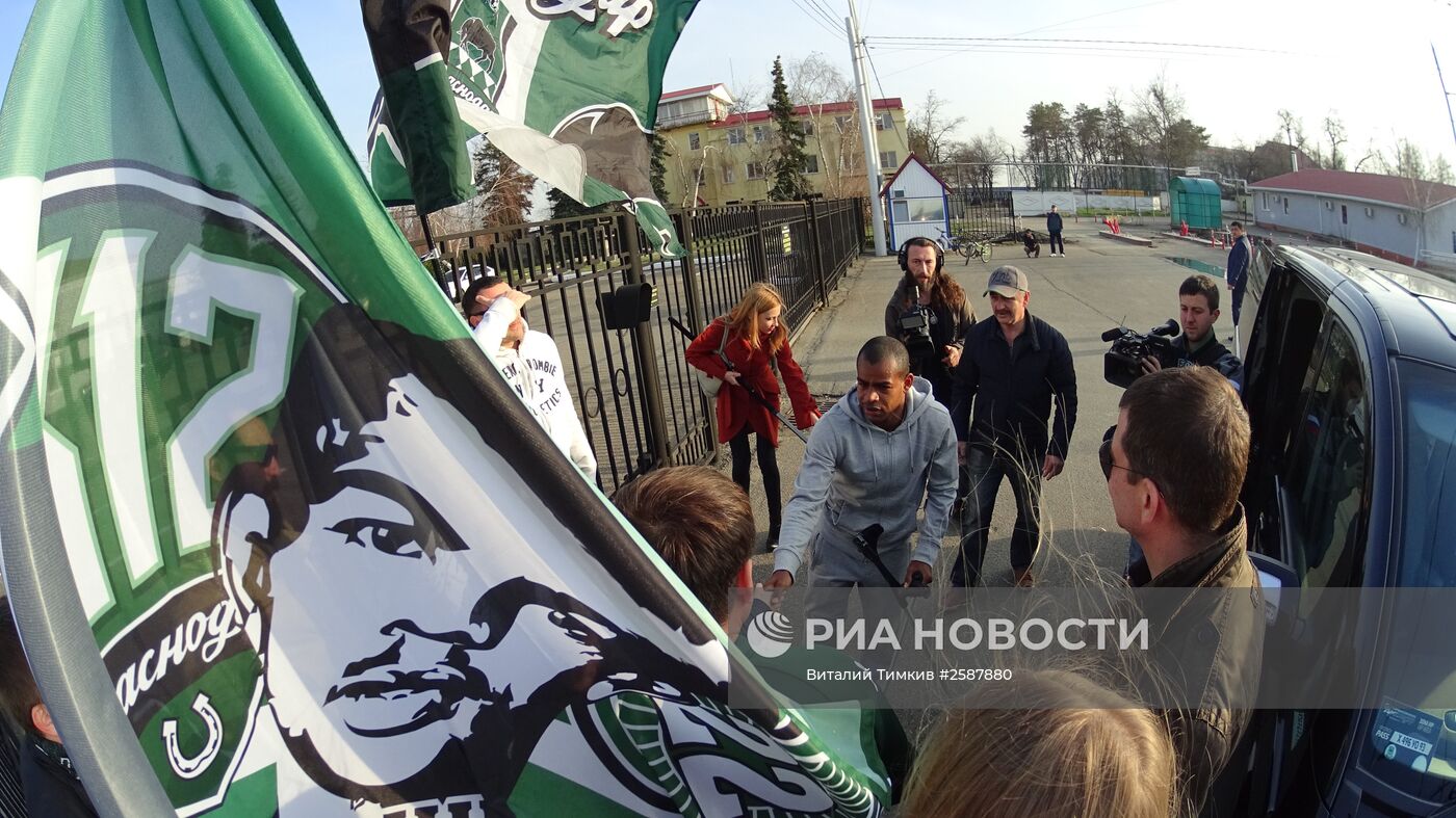 Жоаозиньо встретился с болельщиками ФК "Краснодар" перед операцией в Германии
