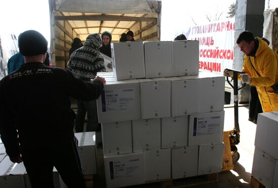 Конвой с российской гуманитарной помощью прибыл в Донецк