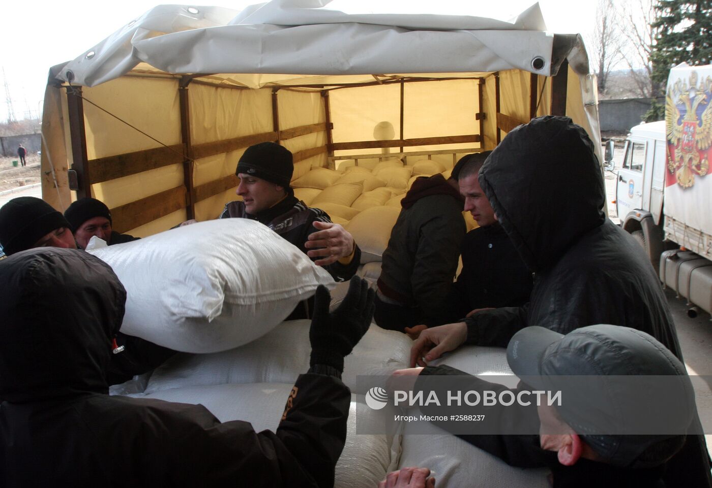 Конвой с российской гуманитарной помощью прибыл в Донецк