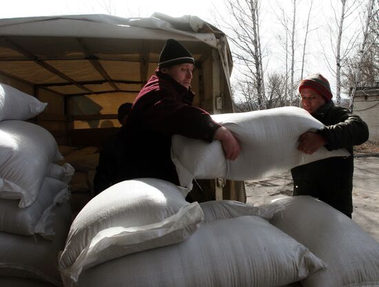 Конвой с российской гуманитарной помощью прибыл в Донецк