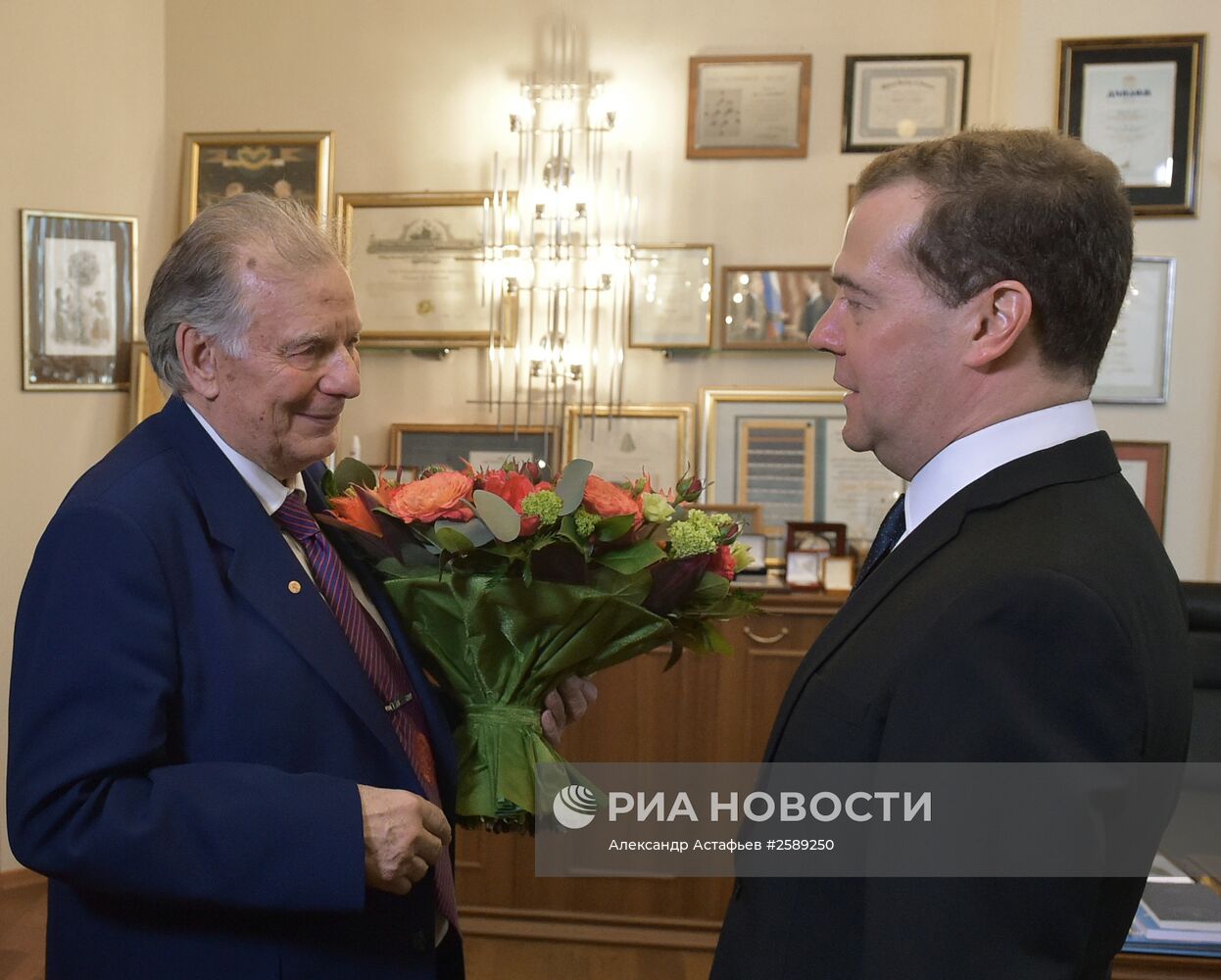 Премьер-министр РФ Д. Медведев на симпозиуме "Прорывные технологии XXI века"