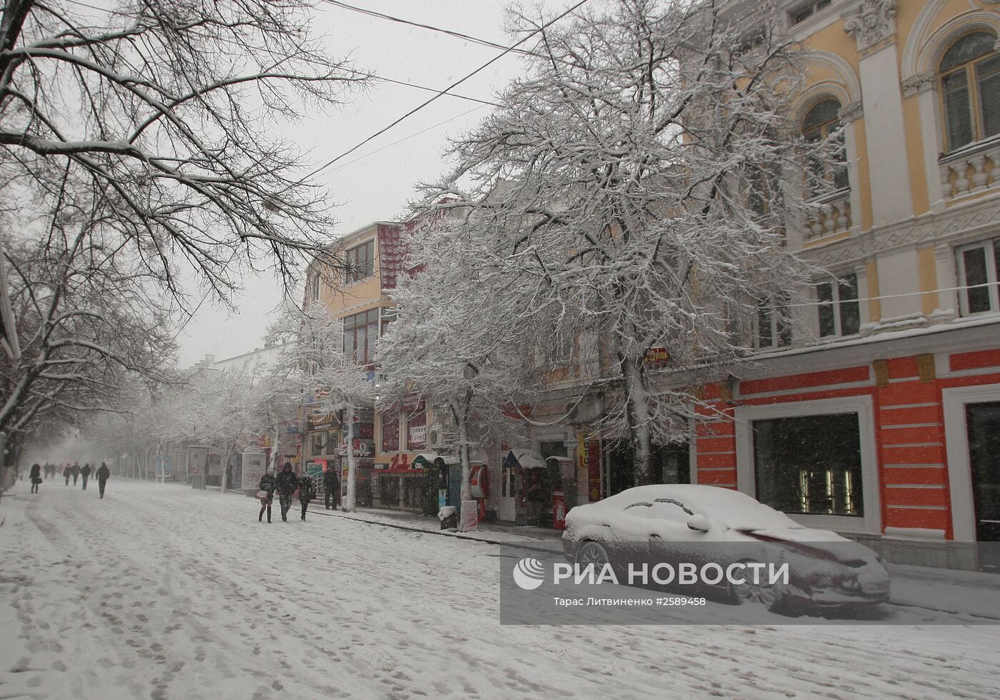 Снегопад в Симферополе