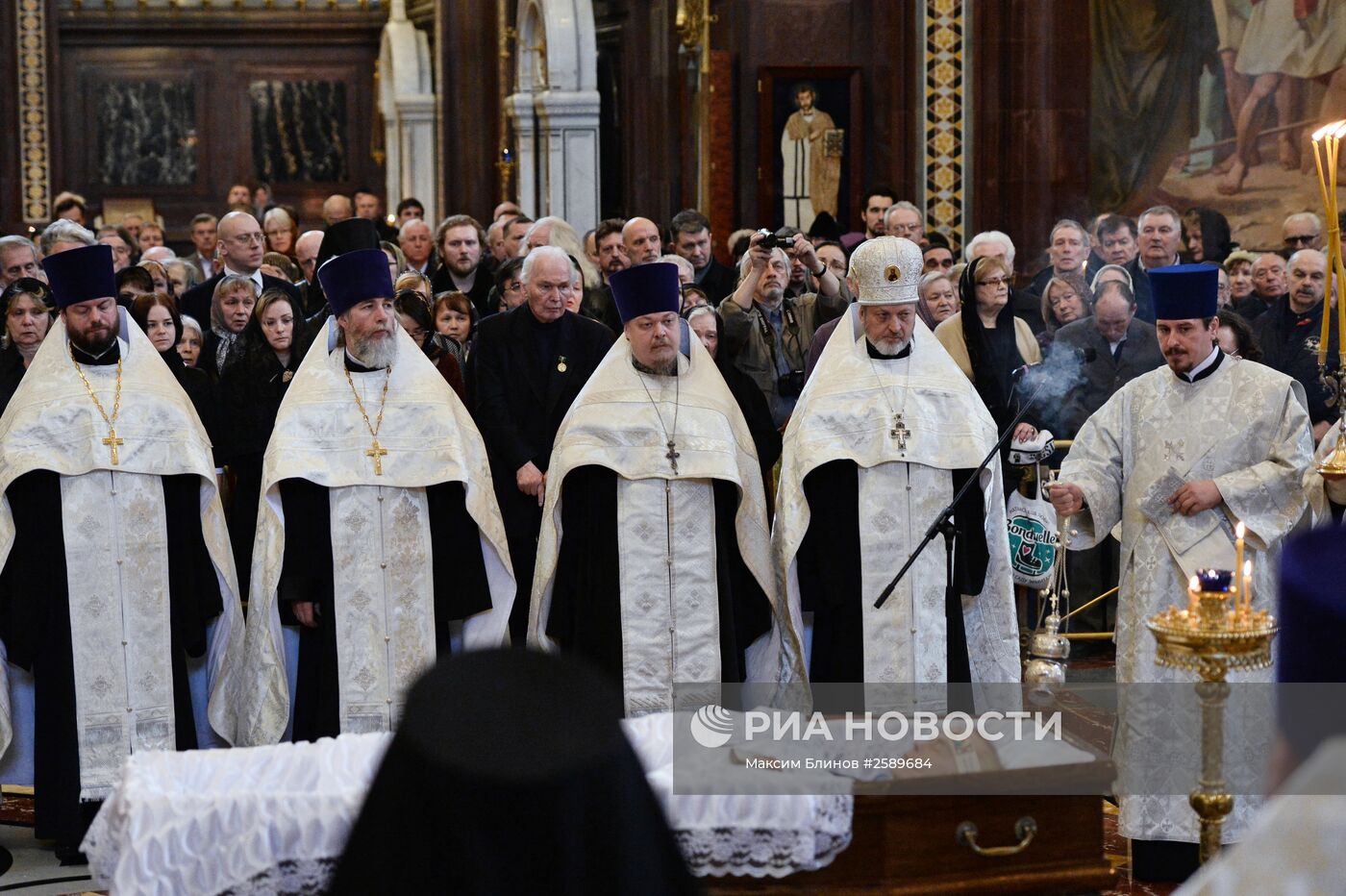 Отпевание писателя Валентина Распутина в храме Христа Спасителя