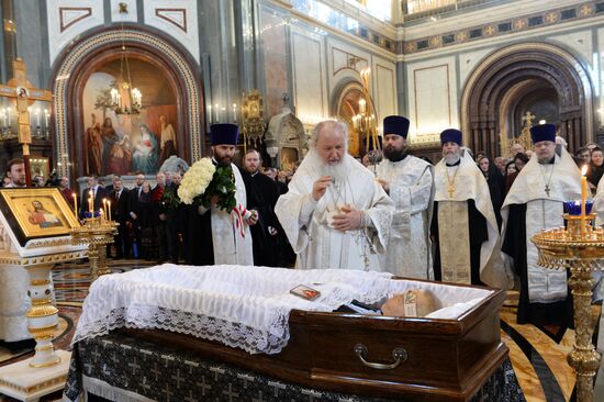 Отпевание писателя Валентина Распутина в храме Христа Спасителя