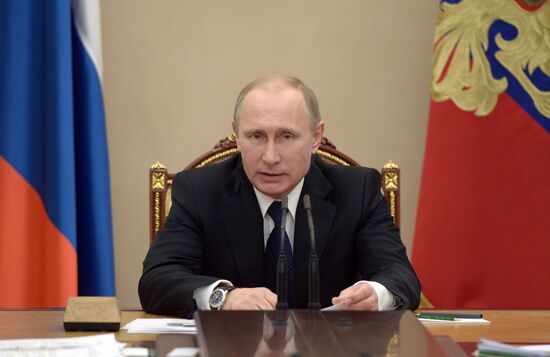 Президент РФ В.Путин провел совещание по вопросам социально-экономического развития Республики Крым и города Севастополя